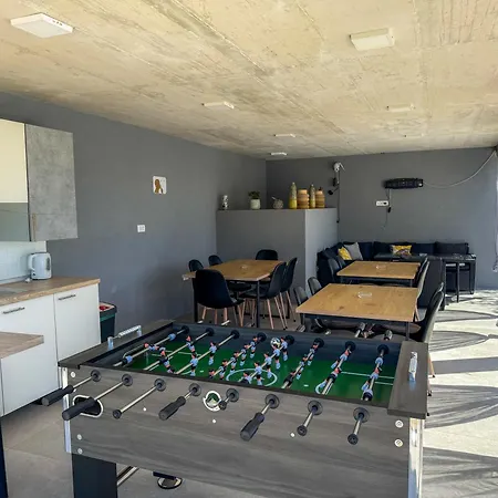 1 Apartament *